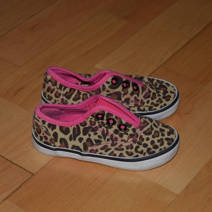 AUSTIN Baby Toddler Girls' Sz 6 Slip-On Sneakers Shoes
