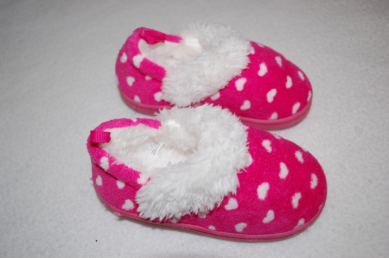 Baby Girls PINK CLOTH SLIPPERS White Hearts SHERPA LINED Rubber Sole SIZE L 9-10