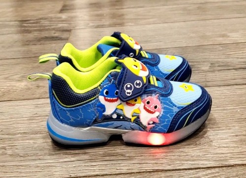 Baby Shark Toddler Light Up Athletic Shoes Sneaker Boys Girls NEW Size 9