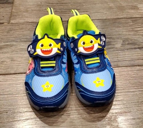 Baby Shark Toddler Light Up Athletic Shoes Sneaker Boys Girls NEW Size 9