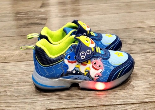 Baby Shark Toddler Light Up Athletic Tennis Shoes Sneaker Boys Girls NEW Size 9