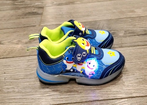 Baby Shark Toddler Light Up Athletic Tennis Shoes Sneaker Boys Girls NEW Size 9