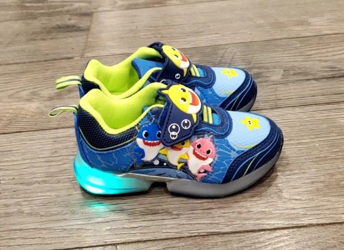 Baby Shark Toddler Light Up Athletic Tennis Shoes Sneaker Boys Girls NEW Size 9