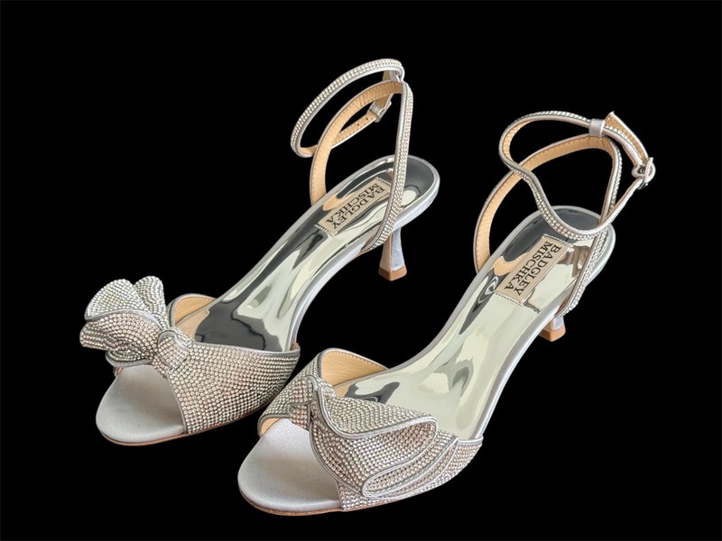 Badgley Mischka Women's Silver Remi Kitten Evening Heel Sandals NEW pick size