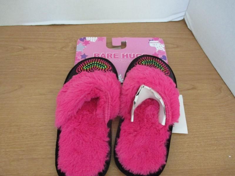 BARE HUGS~Black With Hearts SLIP ON SLIPPERS~Girls Medium (13-1)~NWT