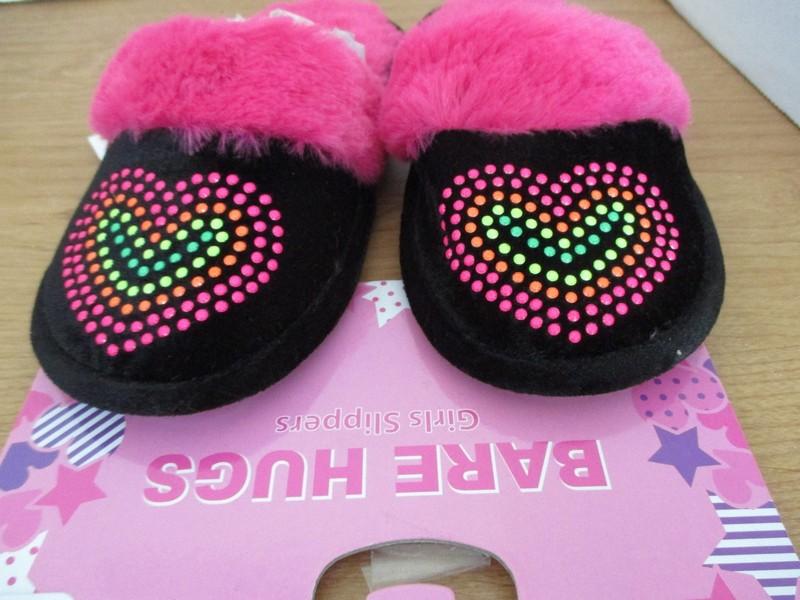 BARE HUGS~Black with Hearts SLIP ON SLIPPERS~Girls Medium (13-1)~NWT