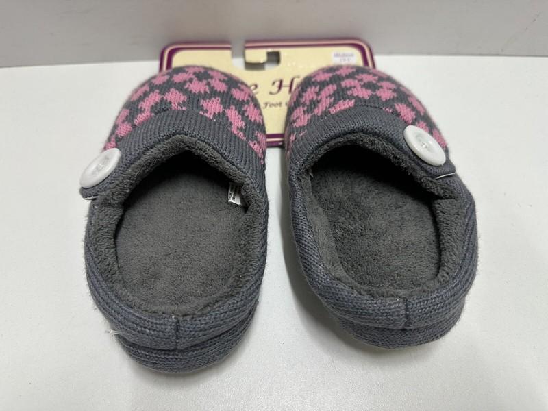 Bare Hugs Girl Size Medium 13-1 Slip On Gray And Pink Textile Slippers