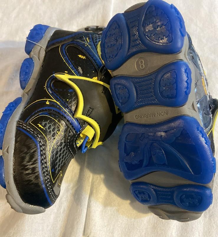 Batman Light Up Athletic Slip On SNEAKERS Boys Size 8