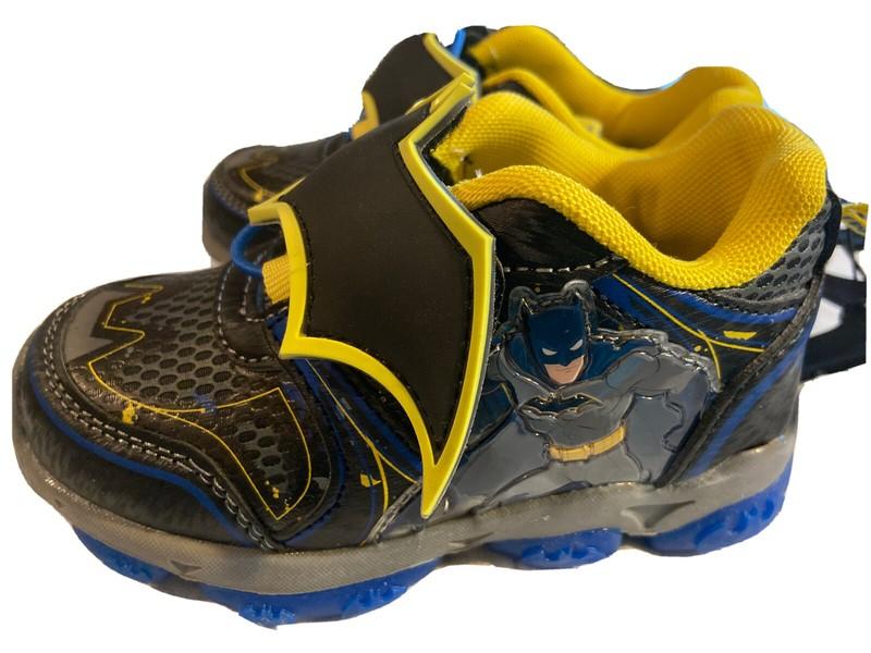 Batman Light Up Athletic Slip On SNEAKERS Boys Size 8