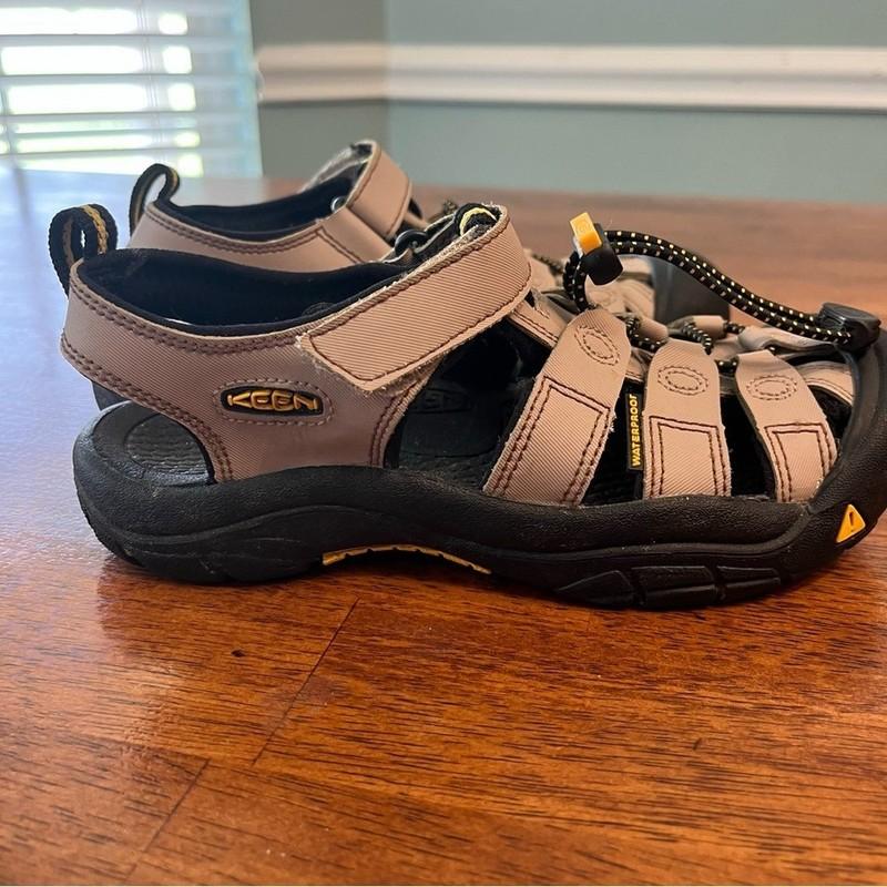 Big Boys Keen Sandals Size 3 Tan Black