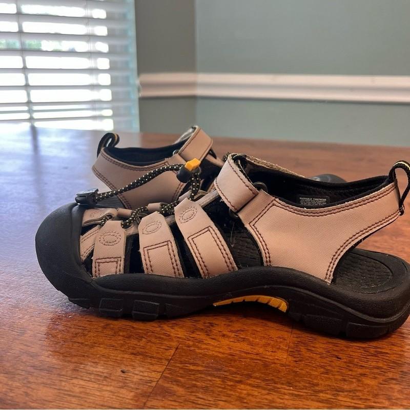 Big Boys Keen Sandals Size 3 Tan Black