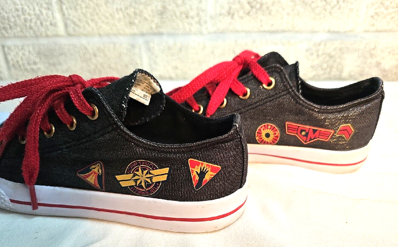 Big Girls Sneakers Captain America. Size 4 Child