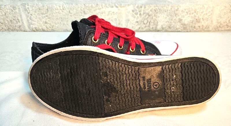 Big Girls Sneakers Captain America. Size 4 Child
