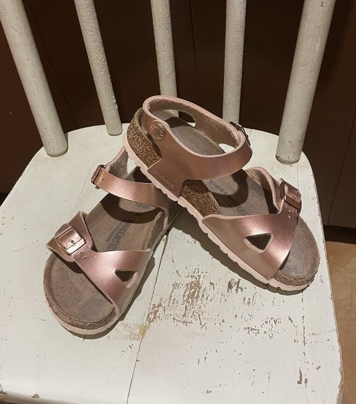 Birkenstock Rio as Electric Metallic Rose Gold Girls Sz 28
