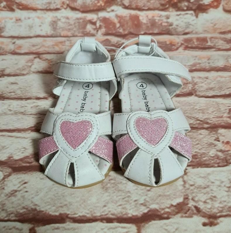 BNWT Little Girls Sz 4 Baby Baby White Love Heart Walker Sandals