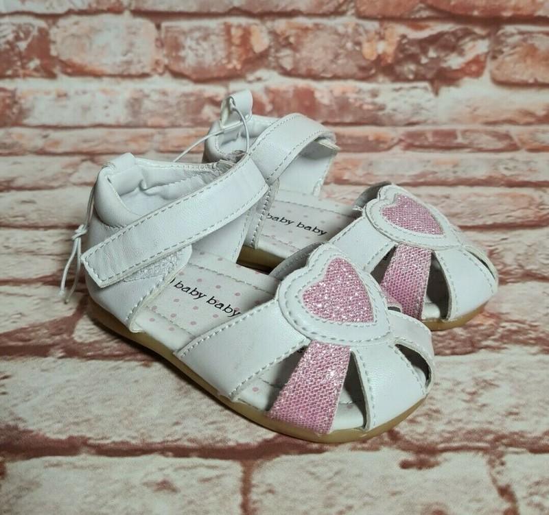 BNWT Little Girls Sz 4 Baby Baby White Love Heart Walker Sandals