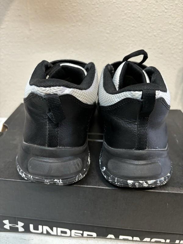 Boys 7Y Under Armor Black White Basketball Shoes
