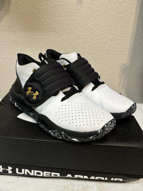 Boys 7Y Under Armor Black White Basketball Shoes