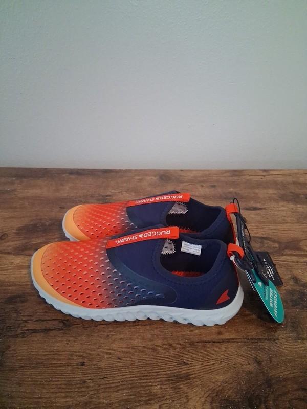 Boys Rugged SHARK WATER SHOES Size 3 NWT