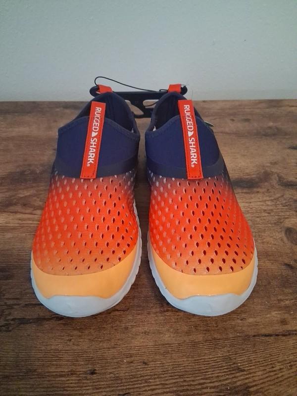 Boys Rugged SHARK WATER SHOES Size 3 NWT