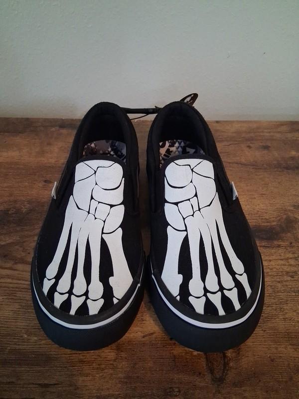 Boys Size 2 Airwalk Skeleton Slip On Shoes NWT