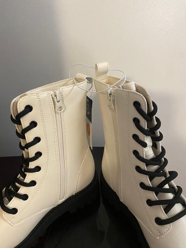 BRAND NEW GIRL'S SIZE 2 ART CLASS Cream KHARI BOOTS