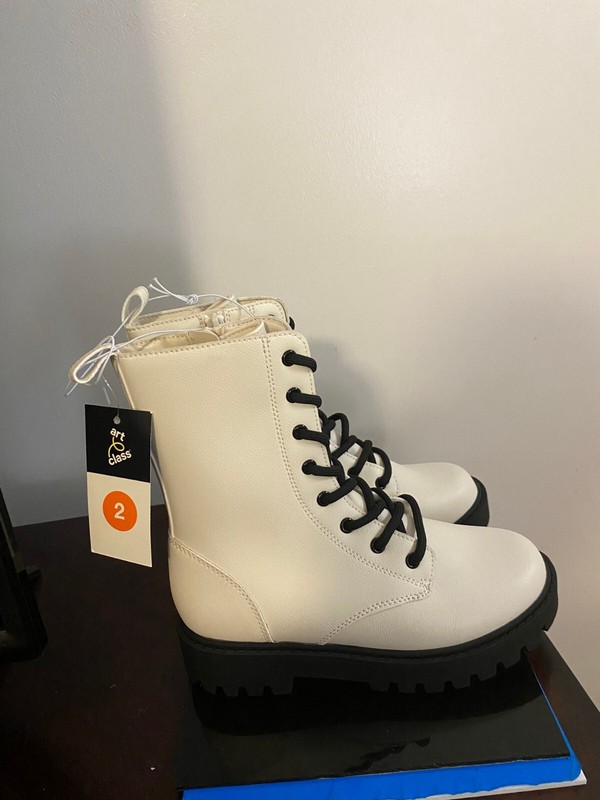 BRAND NEW GIRL'S SIZE 2 ART CLASS cream KHARI BOOTS