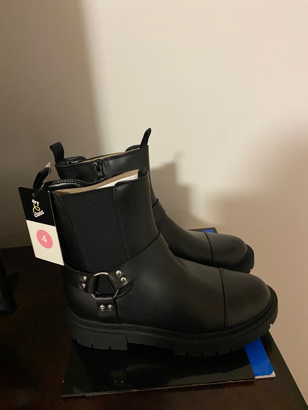 BRAND NEW GIRL'S SIZE 4 ART CLASS BLACK CROSBY BOOTS
