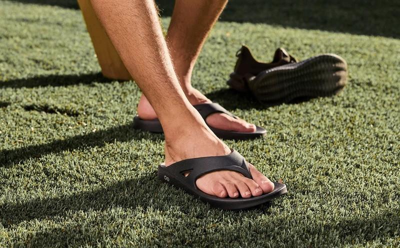 BUY NOW OOFOS Men's OOriginal Sandal - Black Sandals - NEW WITH BOX