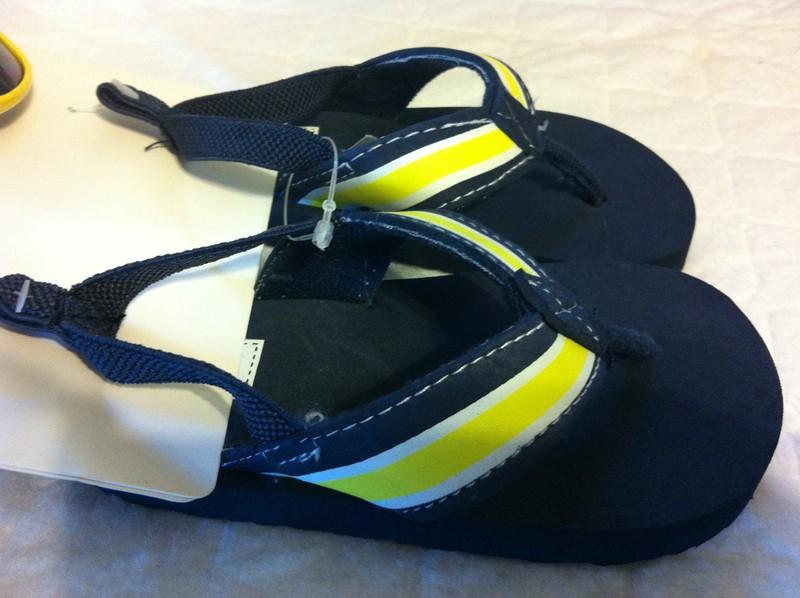 Carter's Sunglass & Flip Flop Set Navy Blue And Yellow Size 5 NWT