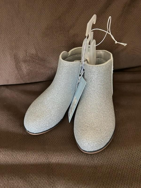Cat And Jack Girls Silver Boots - Size 11 NEW