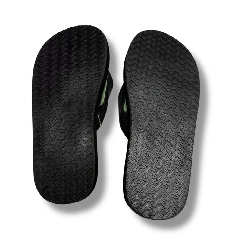 Cat & Jack Black And Green Kids Flip Flops Cal Leaf Print 2/3