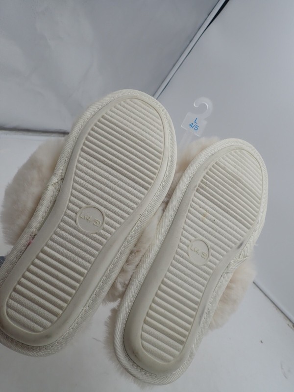 Cat & Jack Girl's Brooklyn Crossband Fur Slippers Cream Sizes 13/1 2-3 & 4/5