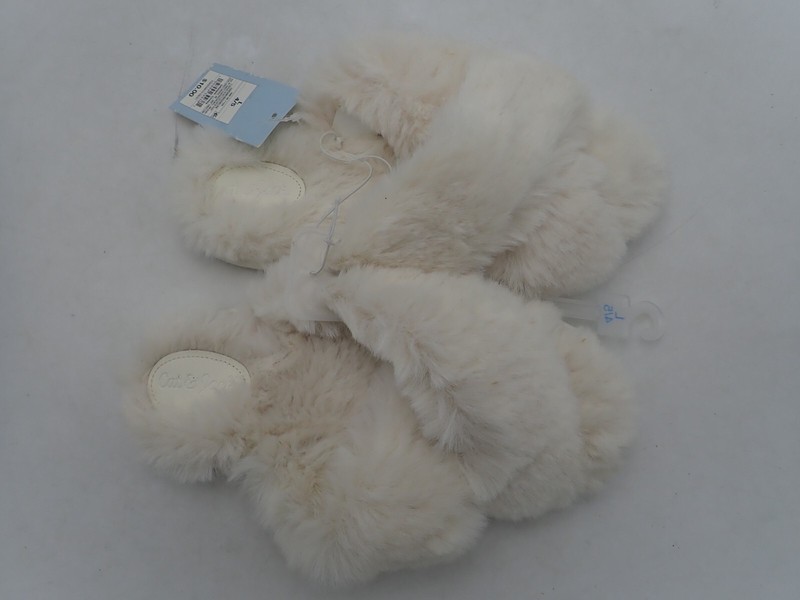Cat & Jack Girl's Brooklyn Crossband Fur Slippers Cream Sizes 13/1 2-3 & 4/5