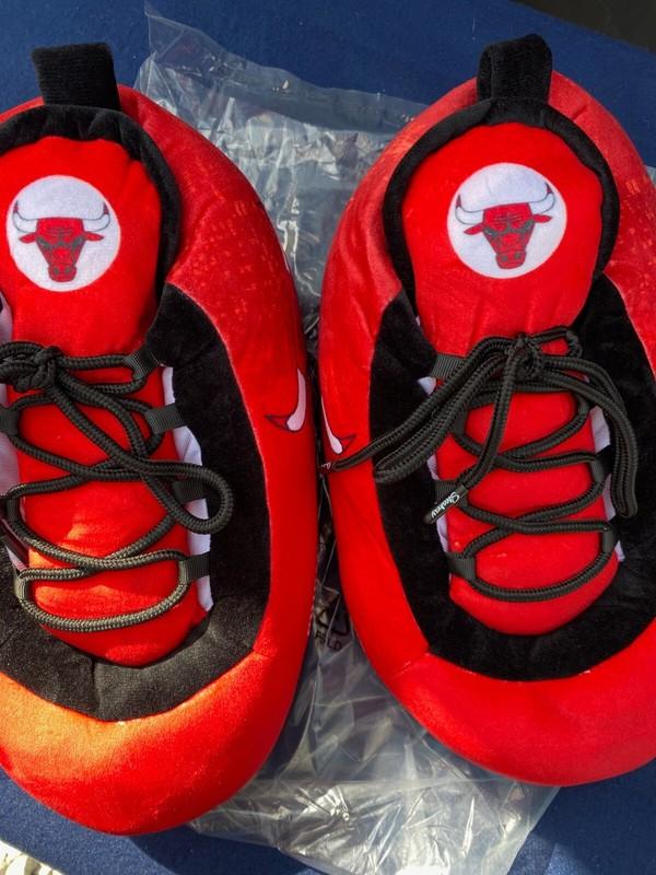 CHICAGO BULLS SLEAKER High Top Slippers With Laces SZ XL (Fits Up To SZ 12)