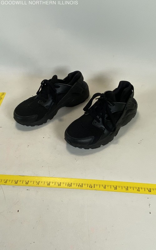 Children's Nike Air Huarache Black Sneakers Size 6Y