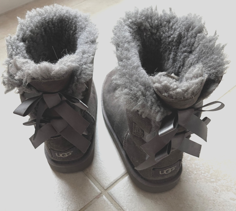 Childs Gray UGG Size 2 With Bows On Backs