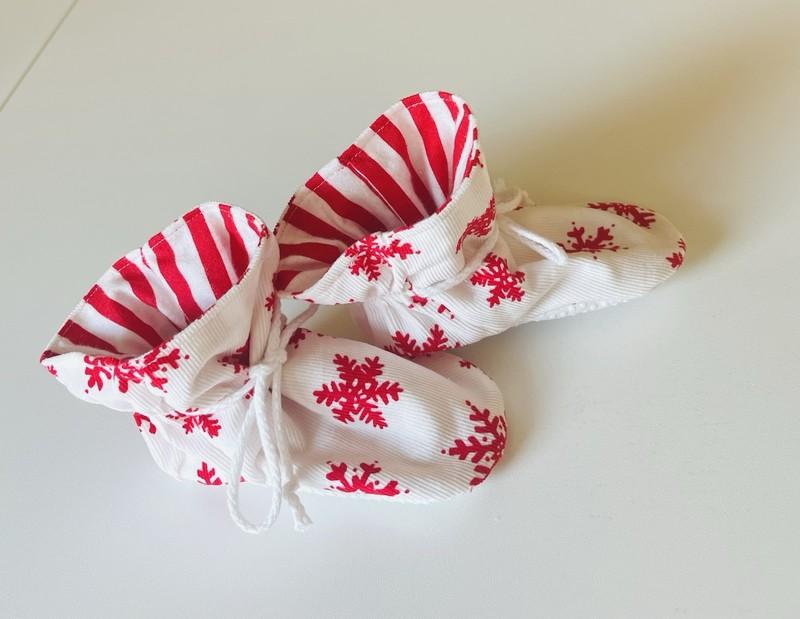 Christmas Corduroy TV Baby Booties Soft Sole Shoes SIZE MEDIUM