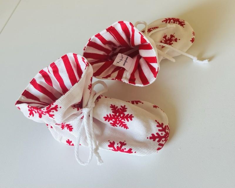 Christmas Corduroy TV Baby Booties Soft Sole Shoes SIZE MEDIUM