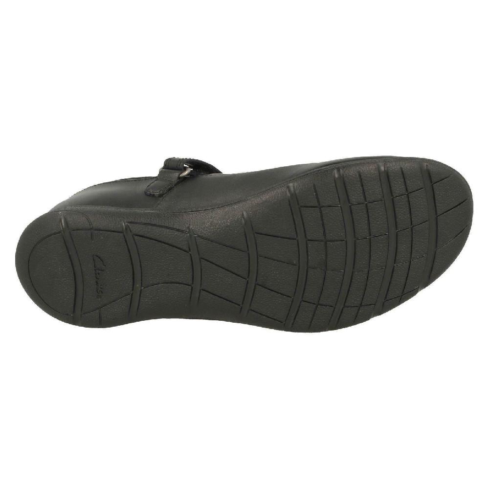 Clarks Girls Hook & Bow Cycle School Shoes Enterprise Star