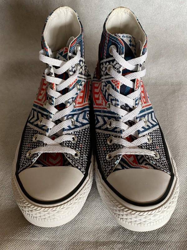 CONVERSE Chuck Taylor Women 7 / Men 5 All Star Aztec Chevron High Top Sneakers