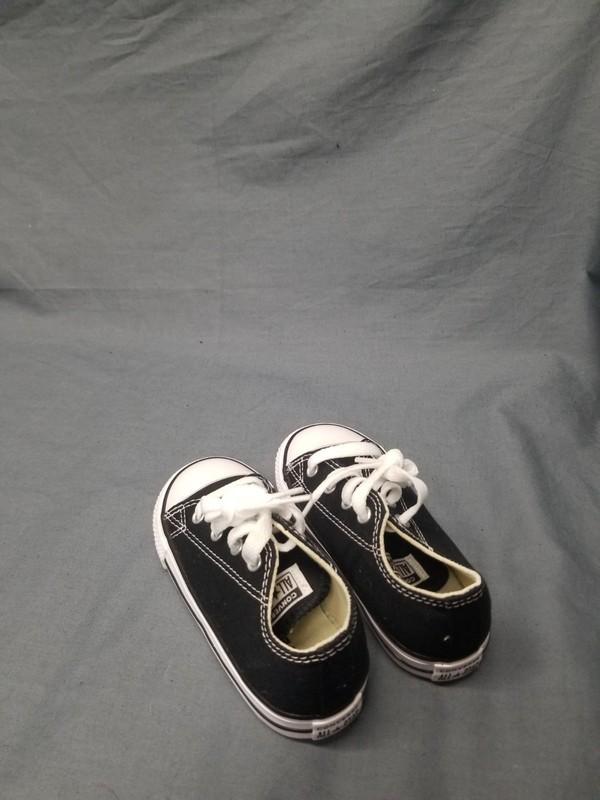 Converse Toddlers Chuck Taylor All Star Low Top Black White Size 5 NEW IN BOX