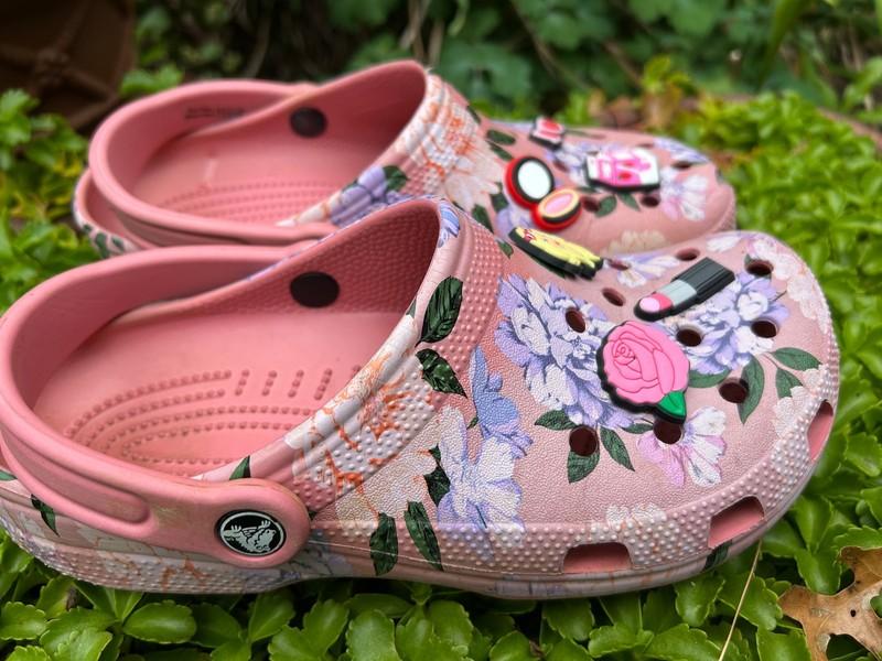 CROCS Pink EUC Floral Shoes Sweet BARBIE Buttons Women's 8