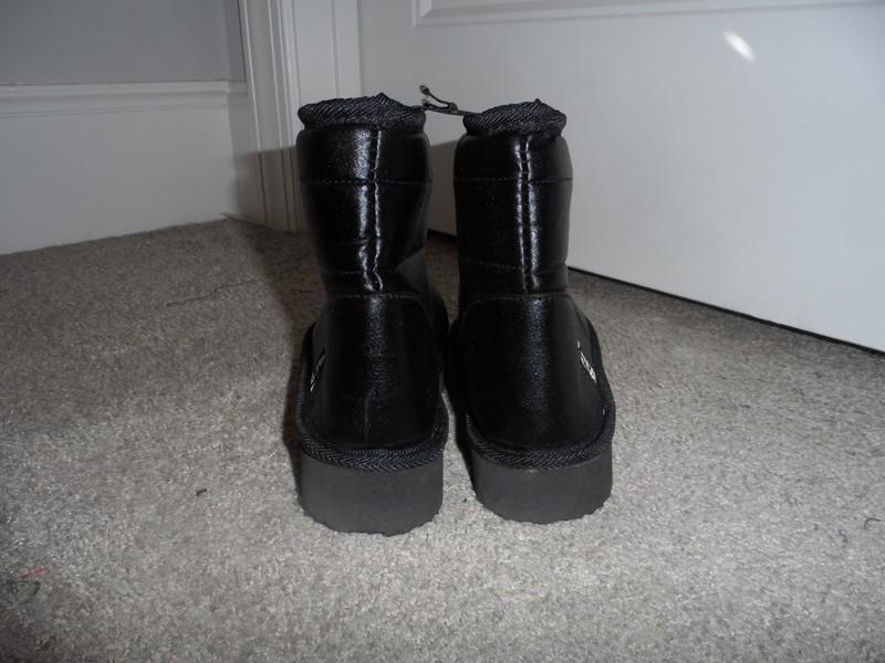 Cute Bebe Girls Size 2 Black Puffer Logo Boots Booties Lined NWT