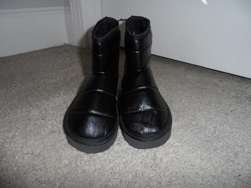 Cute Bebe Girls Size 2 Black Puffer Logo Boots Booties Lined NWT