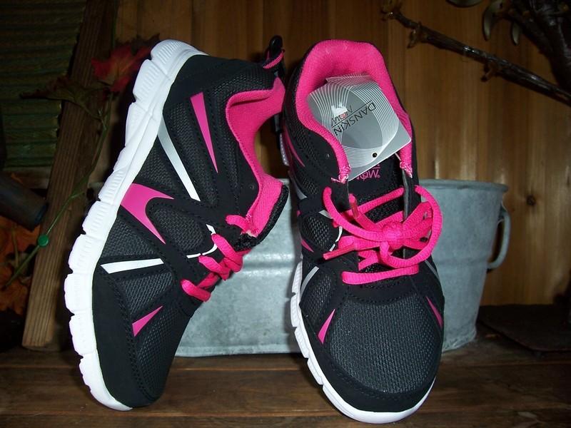 DANSKIN GIRLS ATHLETIC SCHOOL SHOES SIZE 13 BLACK PINK CASUAL SUMMER SHOES LIGHT