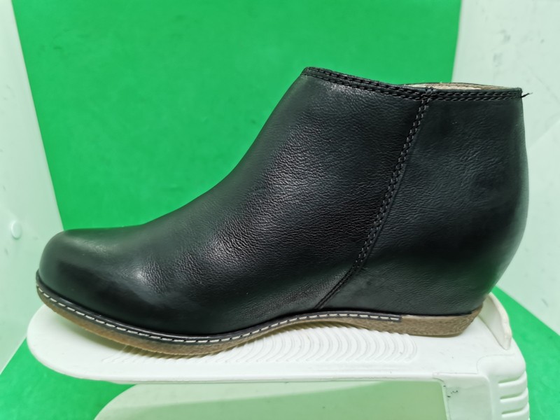 Dansko Leyla Hidden Wedge Bootie Black Leather Women's Size 6 / 36