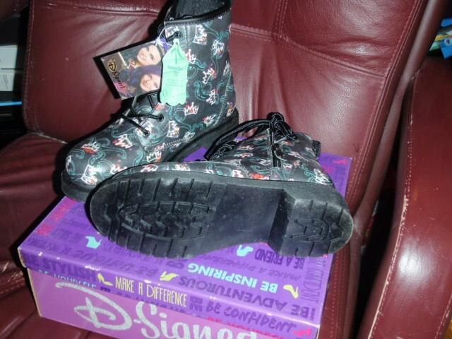 DISNEY D-SIGNED DESCENDANTS CROWN PLEASERS YOUTH GIRLS BLACK BOOTS SIZE 3 New