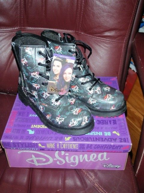 DISNEY D-SIGNED DESCENDANTS CROWN PLEASERS YOUTH GIRLS BLACK BOOTS SIZE 3 New