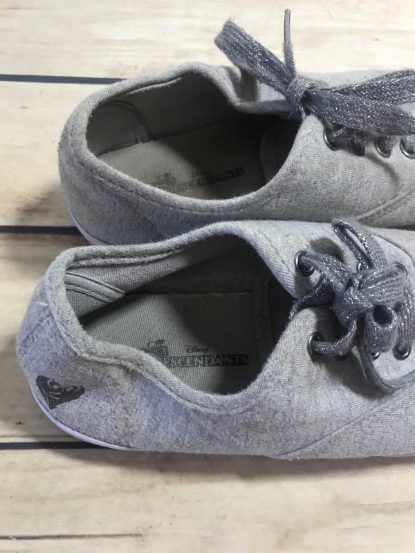 Disney Descendants Girls Toddler Size 2 Gray Fabric Lace Up Shoe Casual Wear